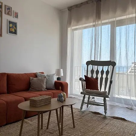 Ivi, Apartman *